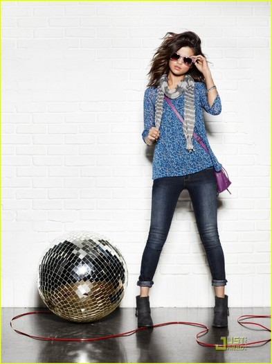 selena-gomez-dol-fall-05