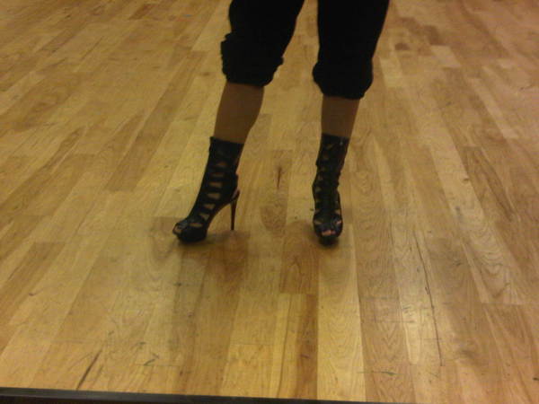 Dance rehearsals. Ohhh yeah... sweat pants and heels... stylin\'.