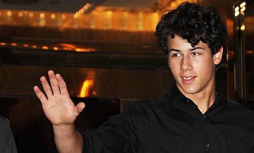 its_official_nick_jonas_going_solo