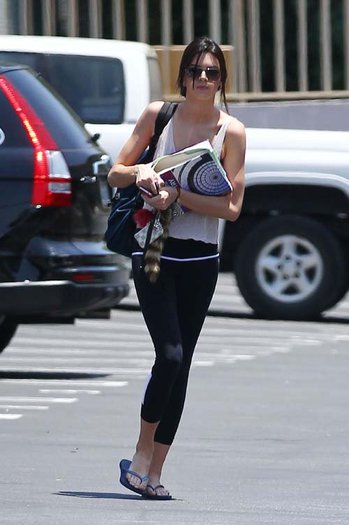 2012 6 3 2012 Kendall Out In Calabasas 6