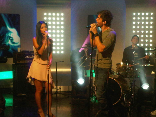 sneak peak of my performance with Enrique on The UK's This Morning