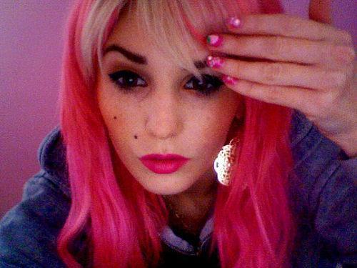 pink hair,pink nails,pink lips,pink room