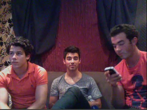 Jonas Brothers Live Chat (27)