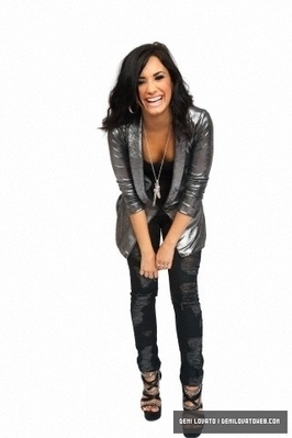 Demi-Photoshoot-demi-lovato-16943479-266-399