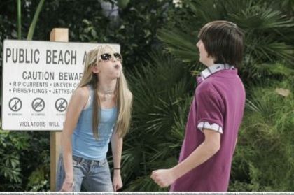  - Hannah Montana Season 1 Episode 2 Miley Gey your gum