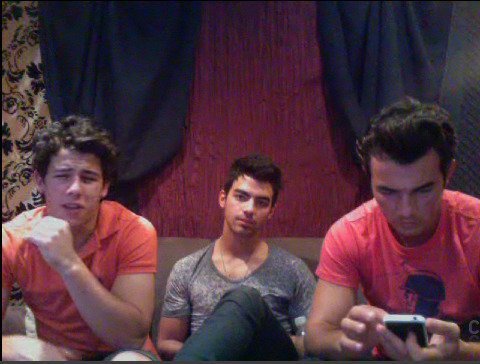 Jonas Brothers Live Chat (1) - Jonas Brothers Live Chat