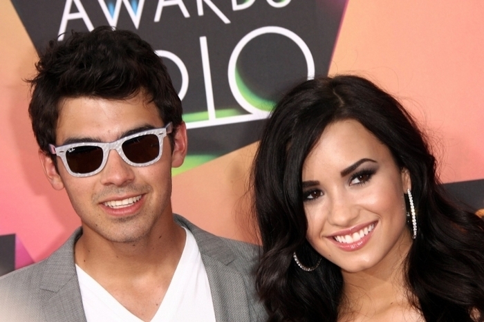 KCA-2010-27-3-joe-jonas-11150553-712-474[1]