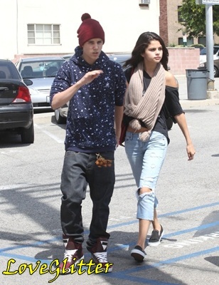 justinbieber_selenagomez_panerabread-2_large