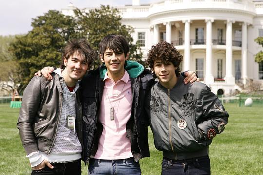 667876319l[1] - Jonas Brothers