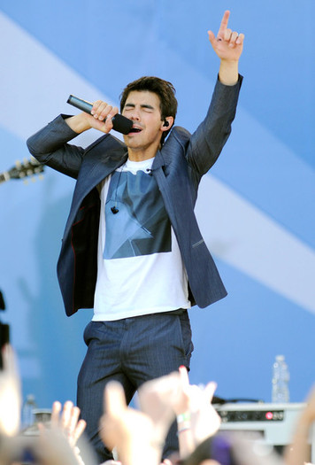 Jonas+Brothers+Demi+Lovato+Perform+ABC+Good+jo3IdzDCuIRl