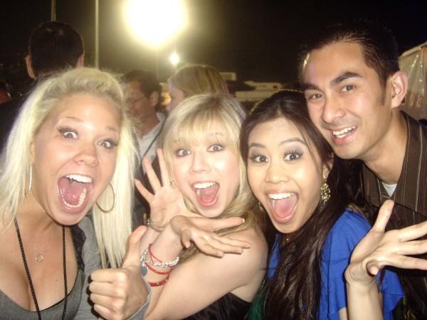 Our WE\'RE SO HAPPY TO BE AT THE KIDS CHOICE AWARDS 2009!!! faces. hahahaha.