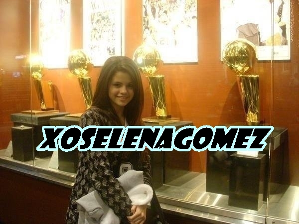 XoSelenaGomez.deget (8)