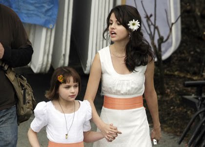 Ramona_and_Beezus(movie_wallpaper_pictures_photo_pics_poster)(020310180835)Ramona_and_Beezus_1 - 0-Ramona and Beezus