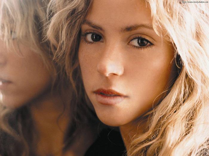 Shakira_HD_Wallpaper_1600_x_1200__YEY82P