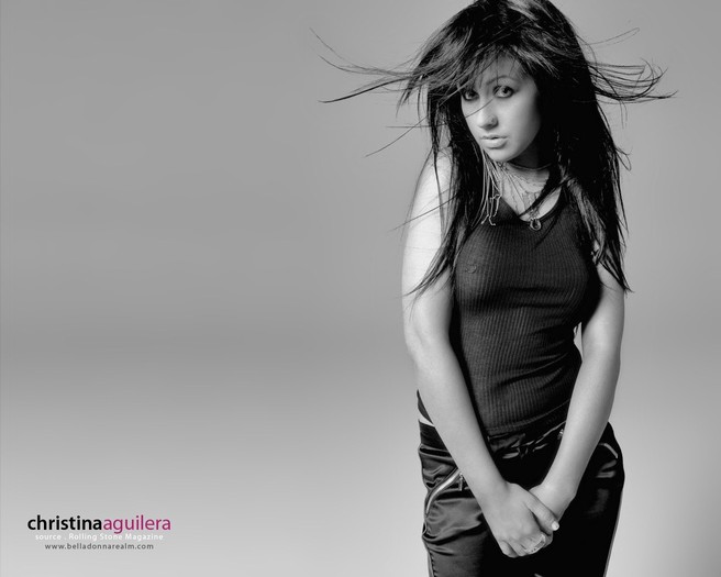 Christina-Aguilera-black-and-white-480