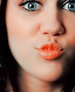 Kiss Miley