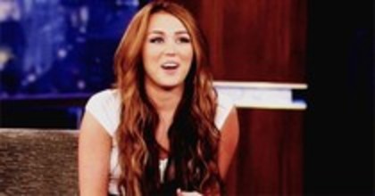 27838212_YFQLBQMFV - x GIF Miley Cyrus 01