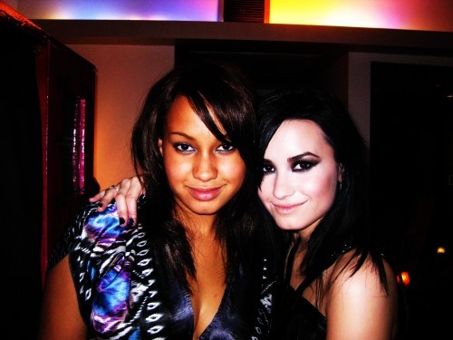 Demi-Lovato-and-Jasmine-Richards-500x375