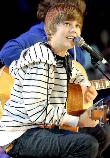 justin-bieber-poze-24-520x745