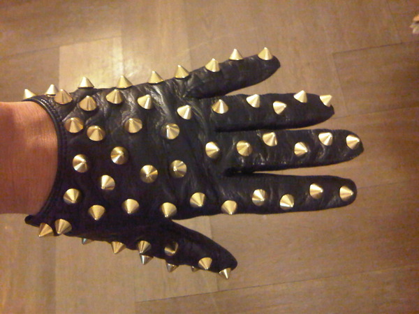 Love my Philip Lim spiked gloves! - Chic