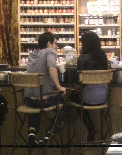 17363390_NYBUHEMZT - At Whole Foods with Joe in Los Angeles