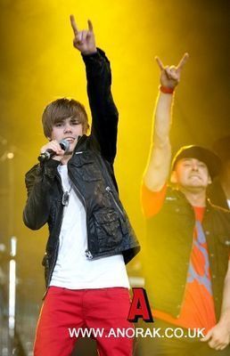 Events-2010-June-6th-Wembley-Stadium-UK-justin-bieber-12809761-258-400 - for my special friend lovejustindrewbieber