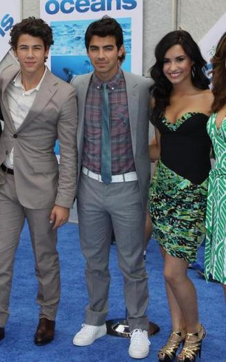 with joe and nick - At oceans premiere 2010