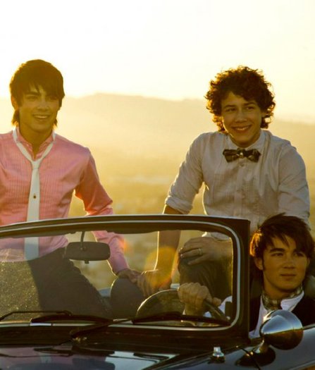 n5836432901_176757_7275 - Jonas0_Brothers0_My0_Idols0_4_0