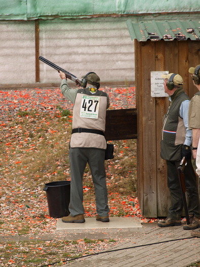 _9051346; Everyone watching as Ed shoots his third double and finial double.
