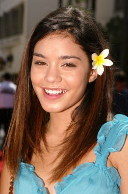 normal_vanessaannehudgens-dot-net_thunderbirdspremiere-la2004july24-033