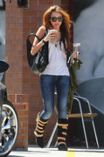 15289797_NGWDVQGRO - Miley Cyrus Drinks Coffee in Los Angeles