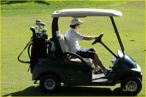 normal_nick-jonas-golfing-guy-05