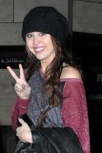 XTNJXUHKHUGACYQZCSJ - Miley Cyrus Leaves Her New York Hotel