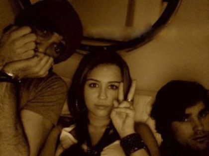 Miley Cyrus - With Justin 2009 (11)