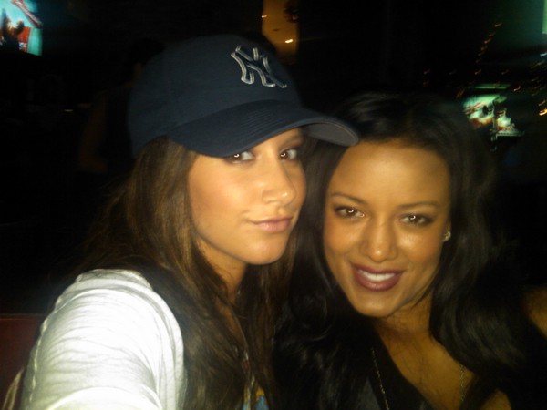 x With @heatherhemmens watchiing the UFC fiight ! =]