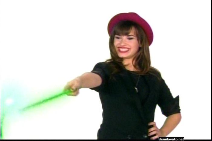 demilovato_net-disneyintro-0009