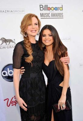 normal_024 - Selena Gomez Award Shows 2O11 May 22 Billboard Awards