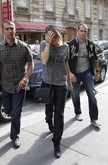 Miley-Cyrus_COM_ParisFrance_4Sept2010_39