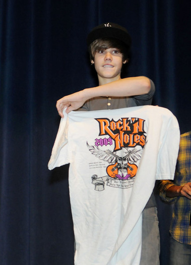 Bieber Performs for Band Camp Students (10)