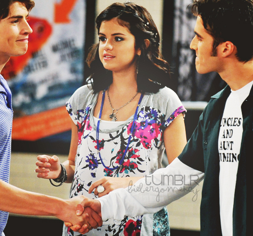 Alex-Russo-3-selena-gomez-30435838-500-466