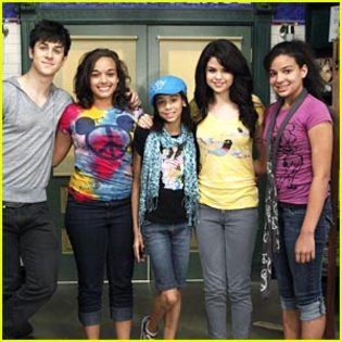 selena-gomez-david-henrie-extreme-makeover-magic