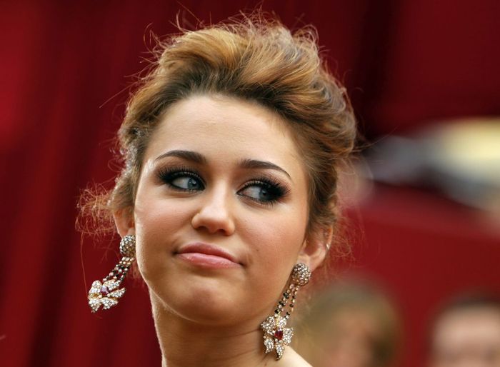 242 - Miley at Oscar