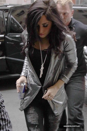 17365832_PDHRAOGVX - Demi Lovato ariving a press conference in new york city