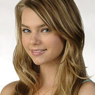 Indiana Evans as Bella in H2o :X