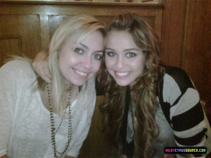 Miley Cyrus (10) - 0 Miley Cyrus-Twitter Pictures 0