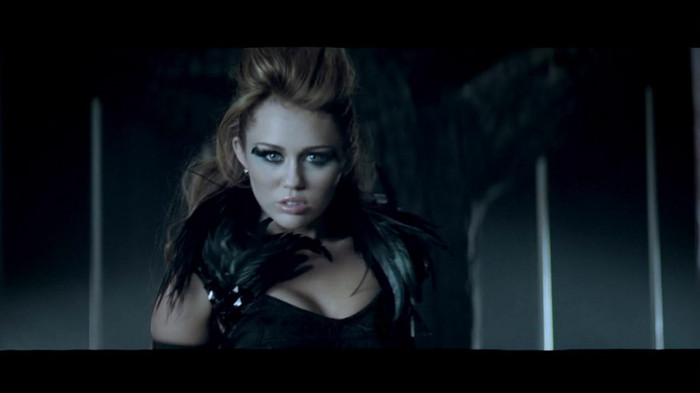 Miley Cyrus - Can\'t Be Tamed 048