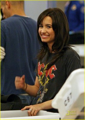 demi-lovato-ac-dc-shirt-02 - Demi Lovato ACDC