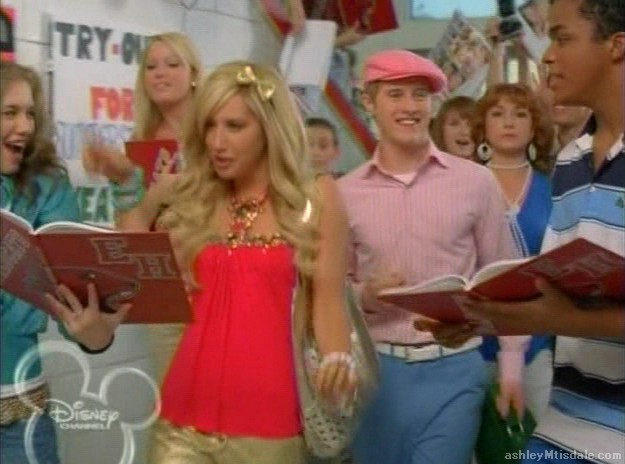 ashleyMtisdale_com-highschoolmusical2-whattimeisit-213