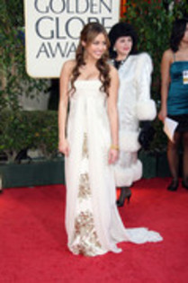 15824170_LBBWIXQCJ - miley cyrus Red carpet arrivals for 66th Annual Golden Globe Awards