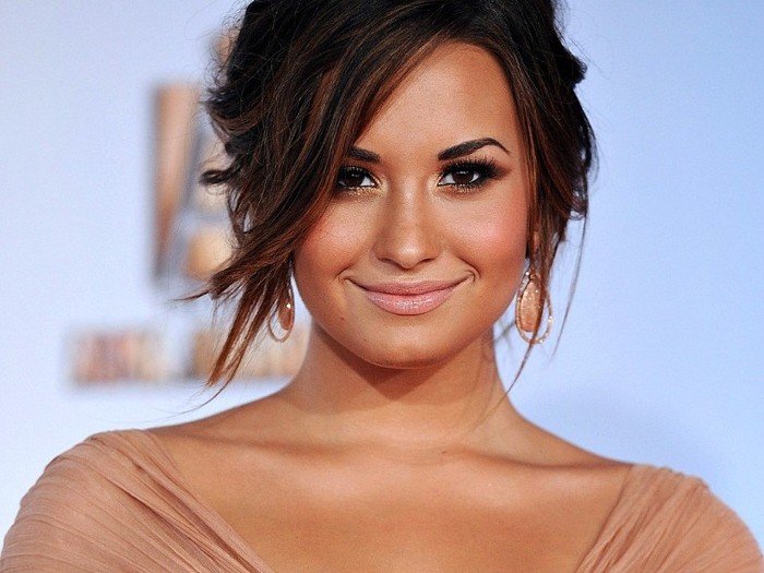 Demi-Wallpaper-demi-lovato-25855665-1024-768